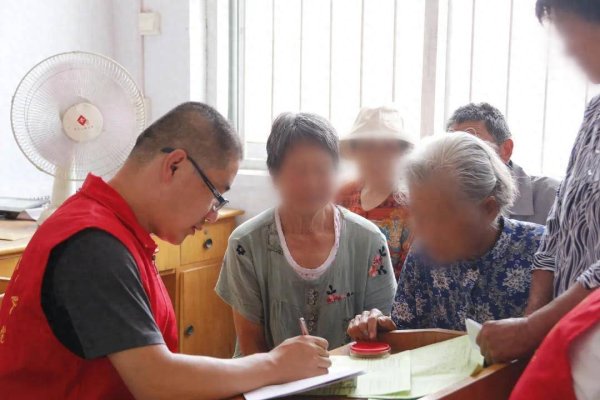 配资官网 背影里的温度